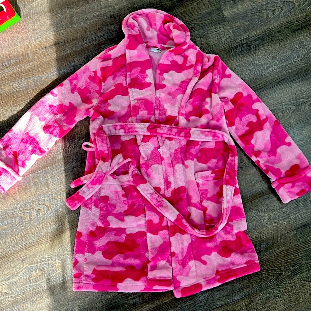 Women’s Sonoma faux fur pink short robe size small